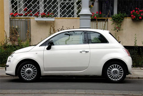 weißer Fiat 500 – Beispiel für Gebrauchtwagenankauf Markkleeberg